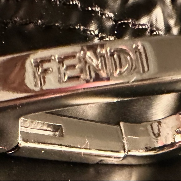 Authenticated Gold metal FENDI SUNGLASSES UNISEX. - Picture 4 of 7